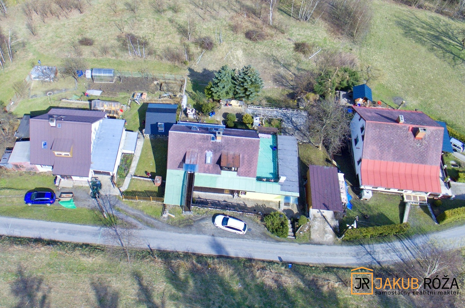 Letecký pohled na dům a okolí